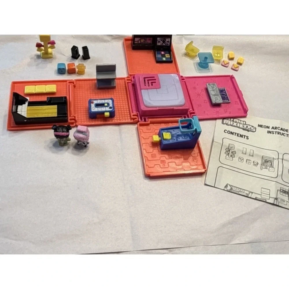 My Mini Mixie Q's Neon Arcade Playset & Accessories Complete Set Collectible